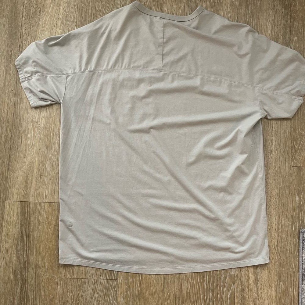 Lululemon Mens Fundamental Tee with pocket square